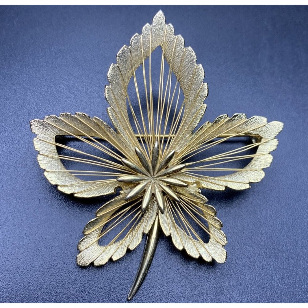 Brushed Gold Tone Brooch Pin Flower Leaf Wire Design Floral Classic Vintage